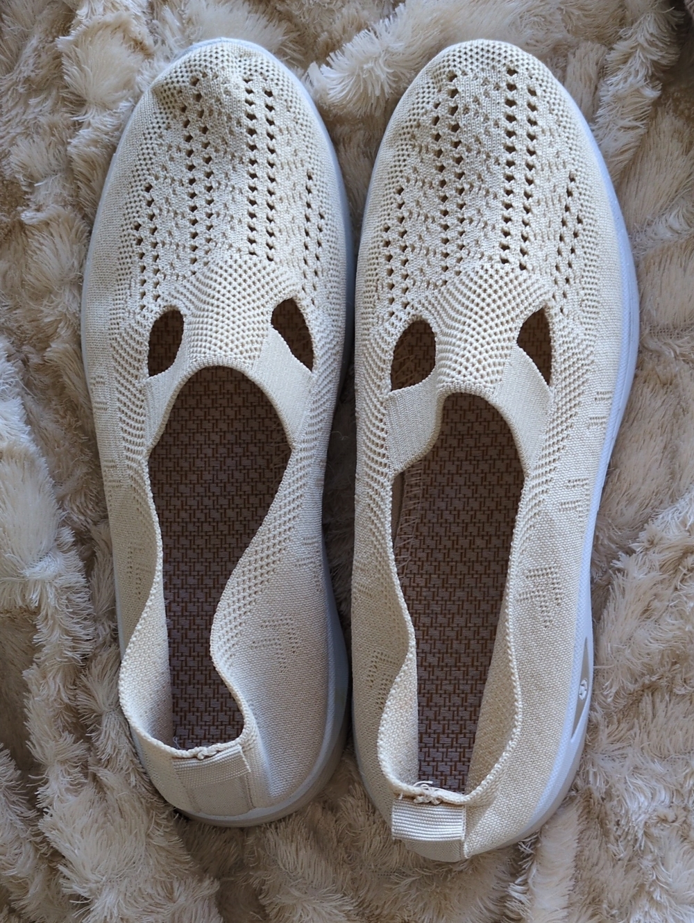 Lightweight Women's Knit Slip-On Shoes in Cream New Never Worn